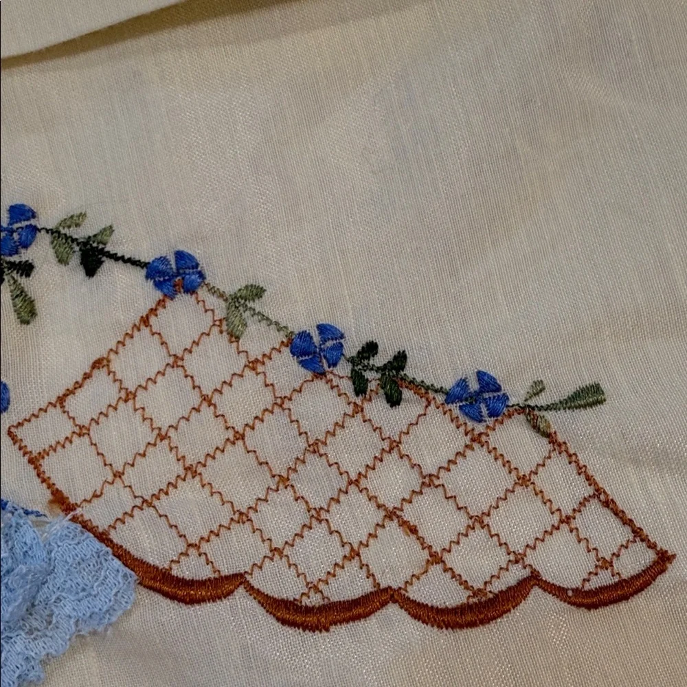 Vintage Embroidered Southern Belle Pillowcases - Yellow pillowcase
